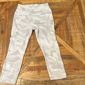 RBX white/ gray camo athletic leggings size M medium lcapri or 7/8 length